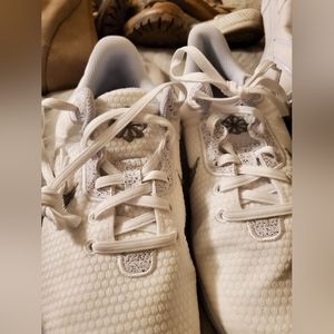 9.5 Nike white tennis shoes